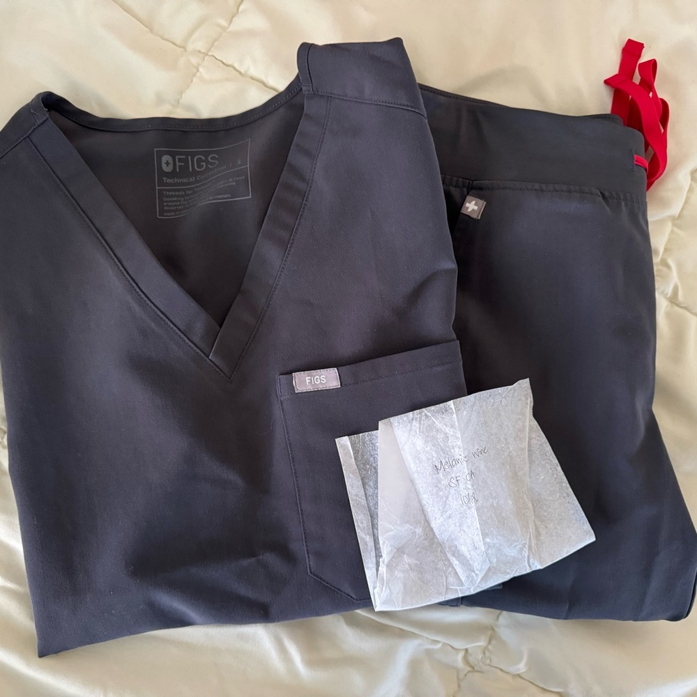 FIGS Charcoal S Set
